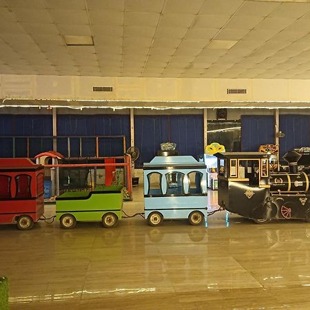 Krishna Fun Land Hotel Mathura Eksteriør billede