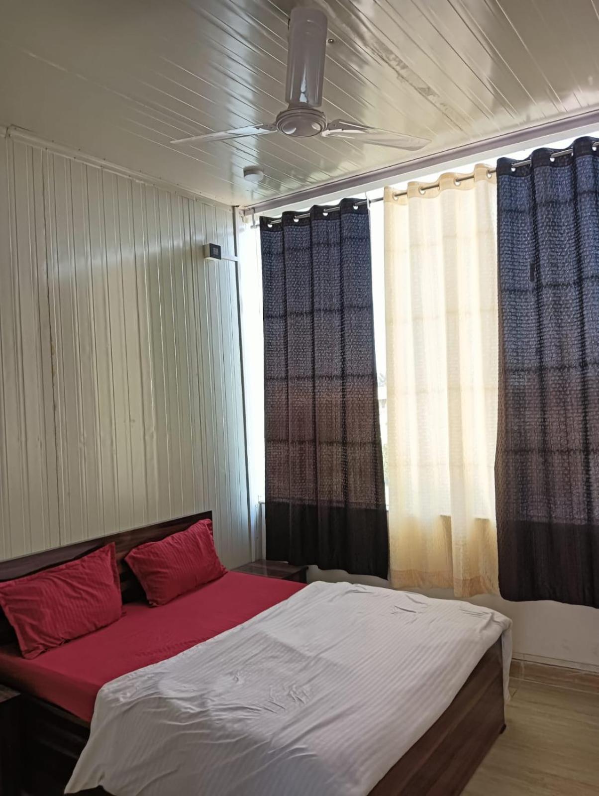 Krishna Fun Land Hotel Mathura Eksteriør billede