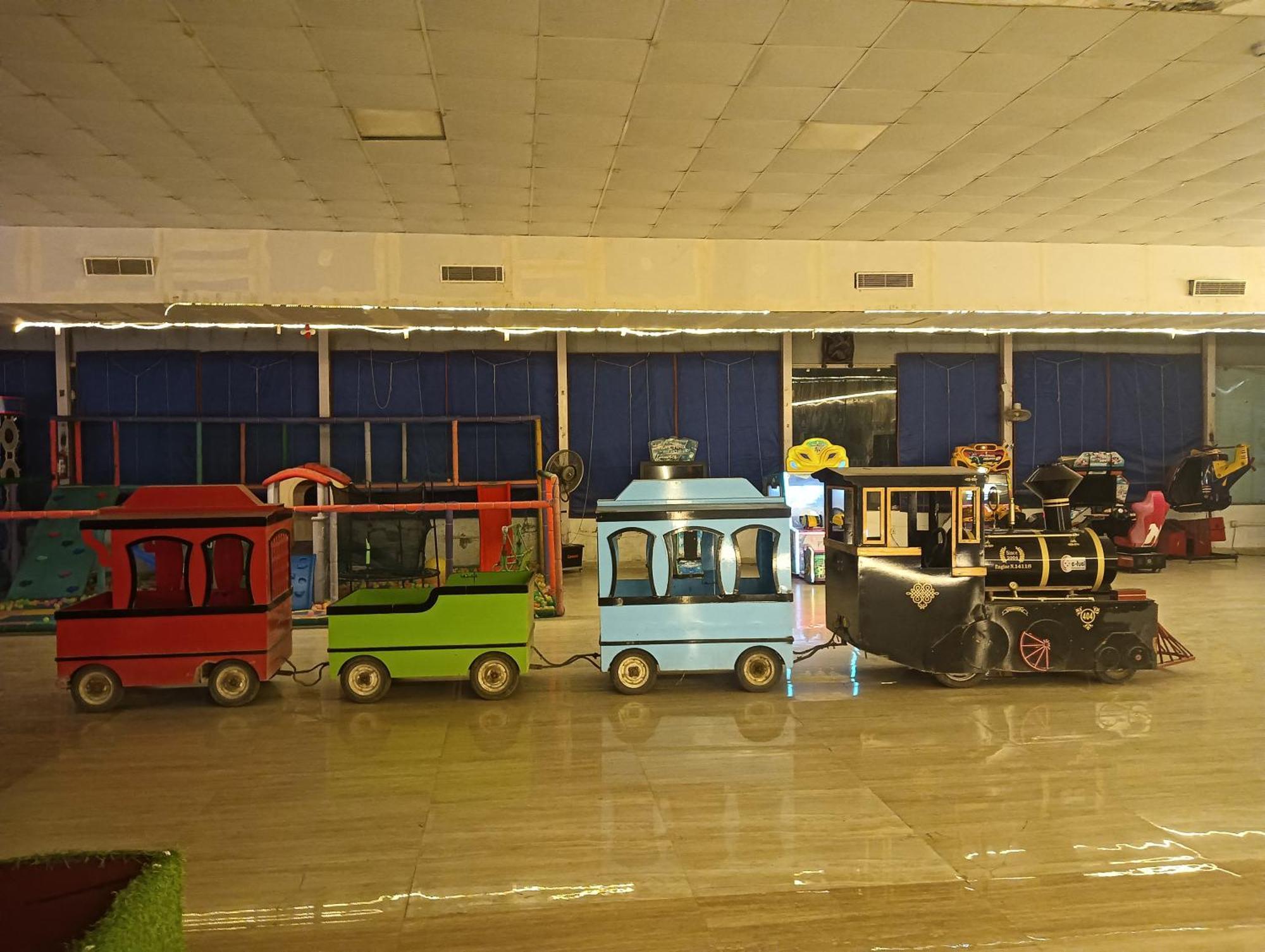 Krishna Fun Land Hotel Mathura Eksteriør billede