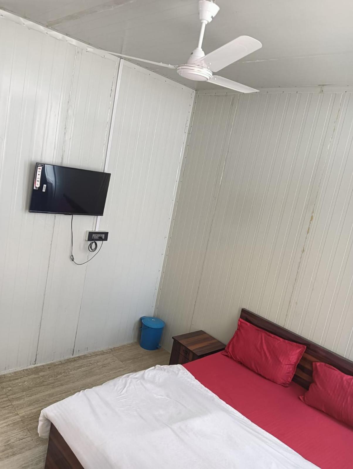 Krishna Fun Land Hotel Mathura Eksteriør billede